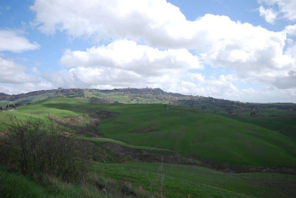 Agriturismo Villa Opera Volterra Bagian luar foto